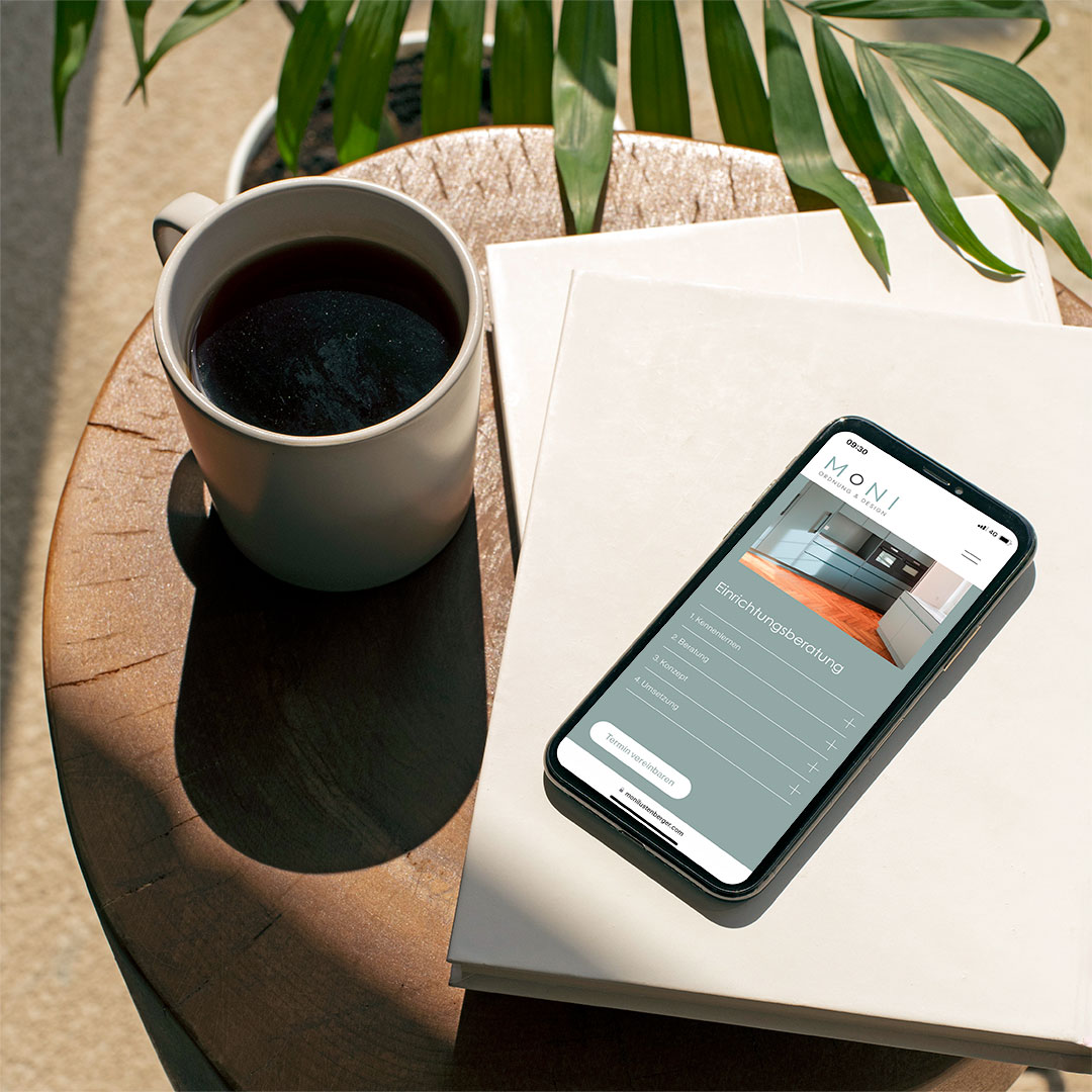 Mockup Moni Lustenberger Smartphone 1080x1080px