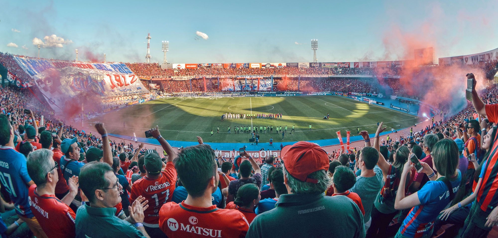 Quando uma torcida ergueu seu próprio estádio