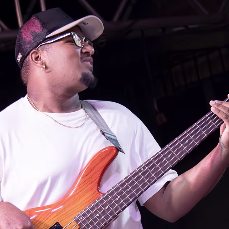 ballet-revolucion-band-alejandro-bajo-736x735-2025