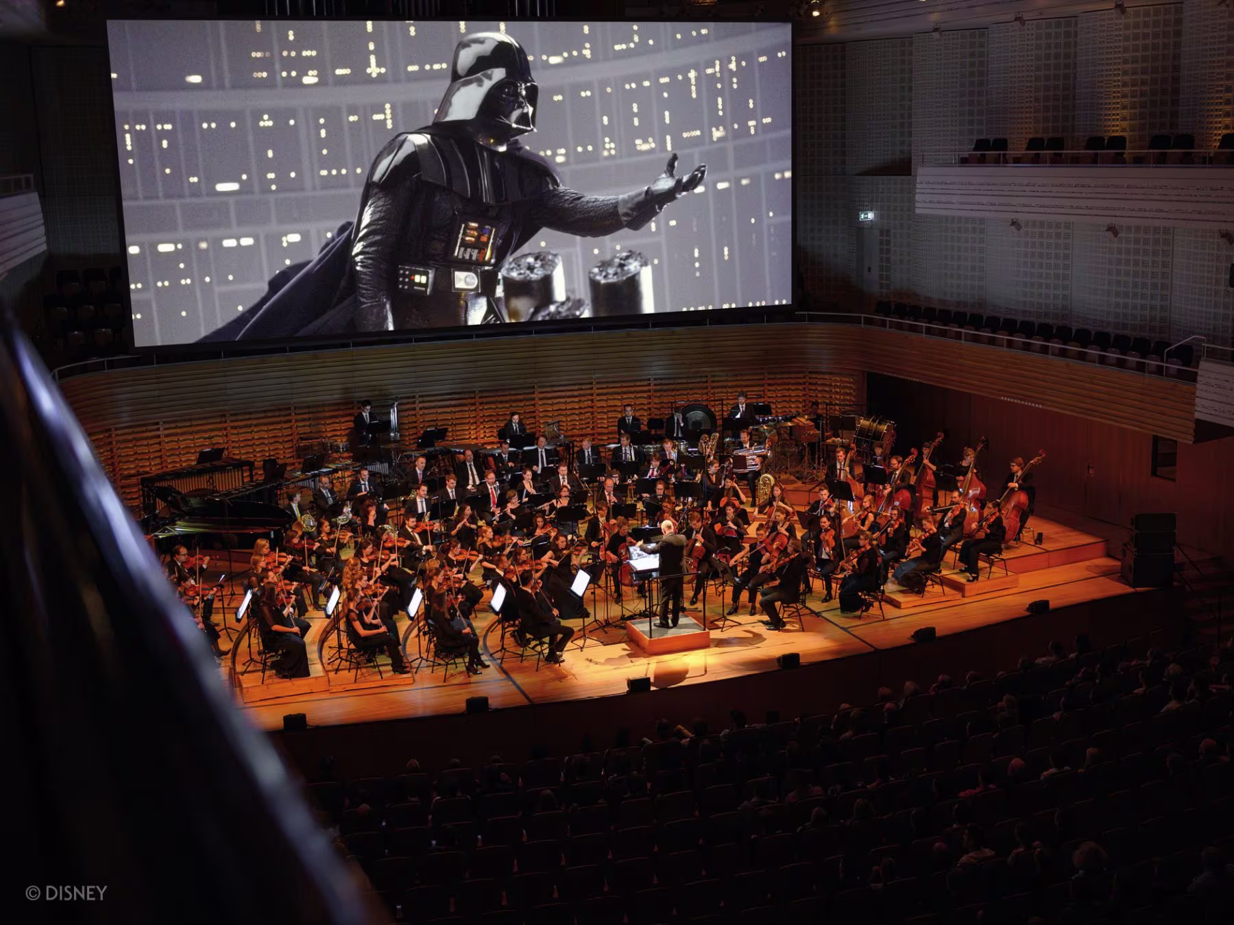 Star Wars in Concert: Film auf Leinwand mit Orchester