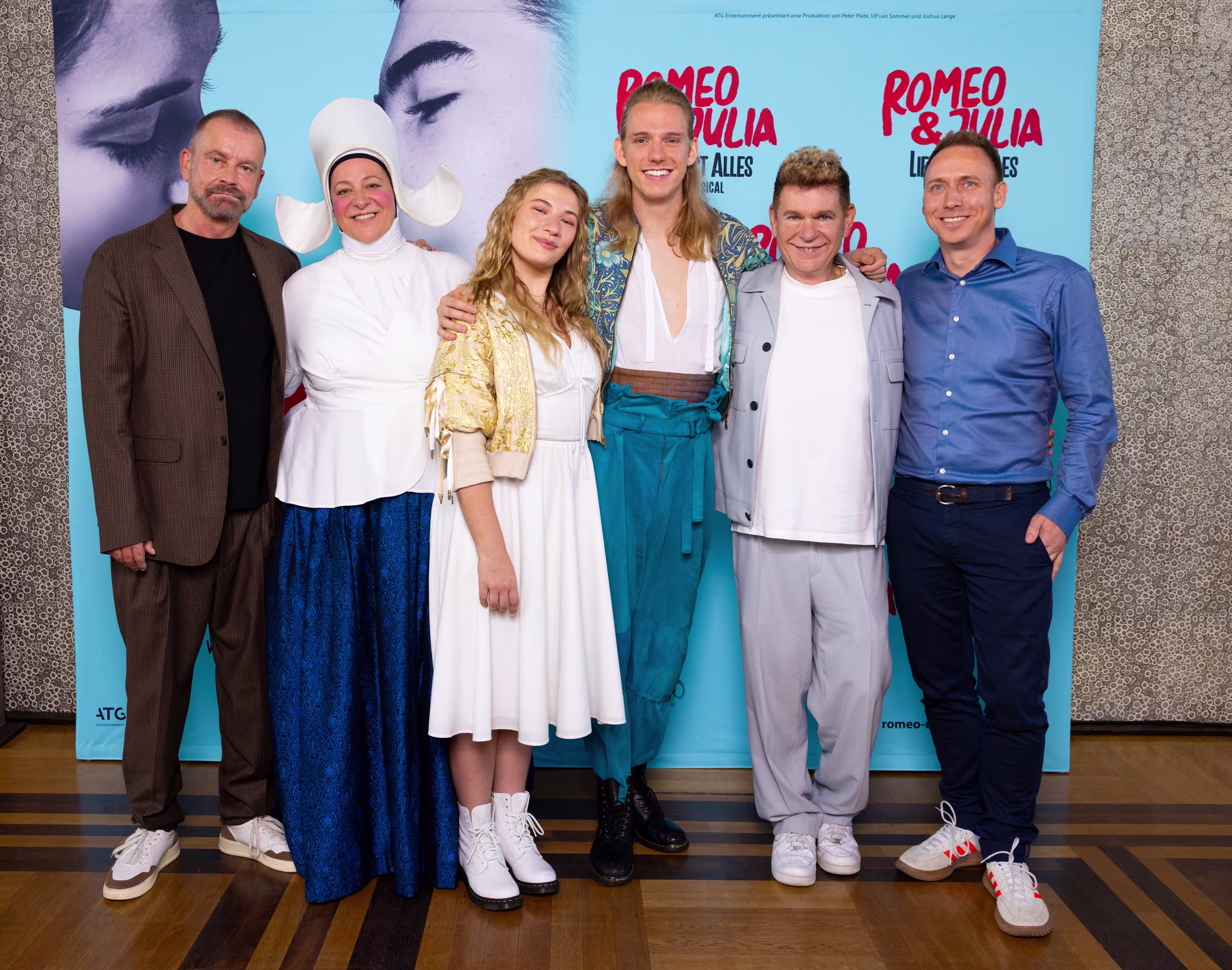 vlnr: Ulf Leo Sommer, Maike Merkel (Amme), Laura Schatz (Julia), Matts Visser (Romeo), Peter Plate, Christian Herrmann (Director Touring) | Foto: Patric Fouad