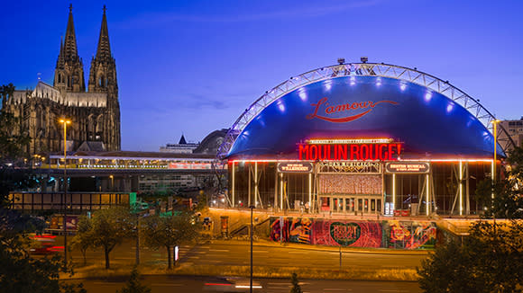 Außenaufnahmen von dem Kölner Dom und dem Musical Dome 