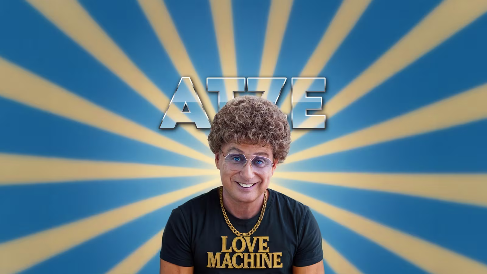 Atze Schröder - Mann mit braunen Locken und Brille