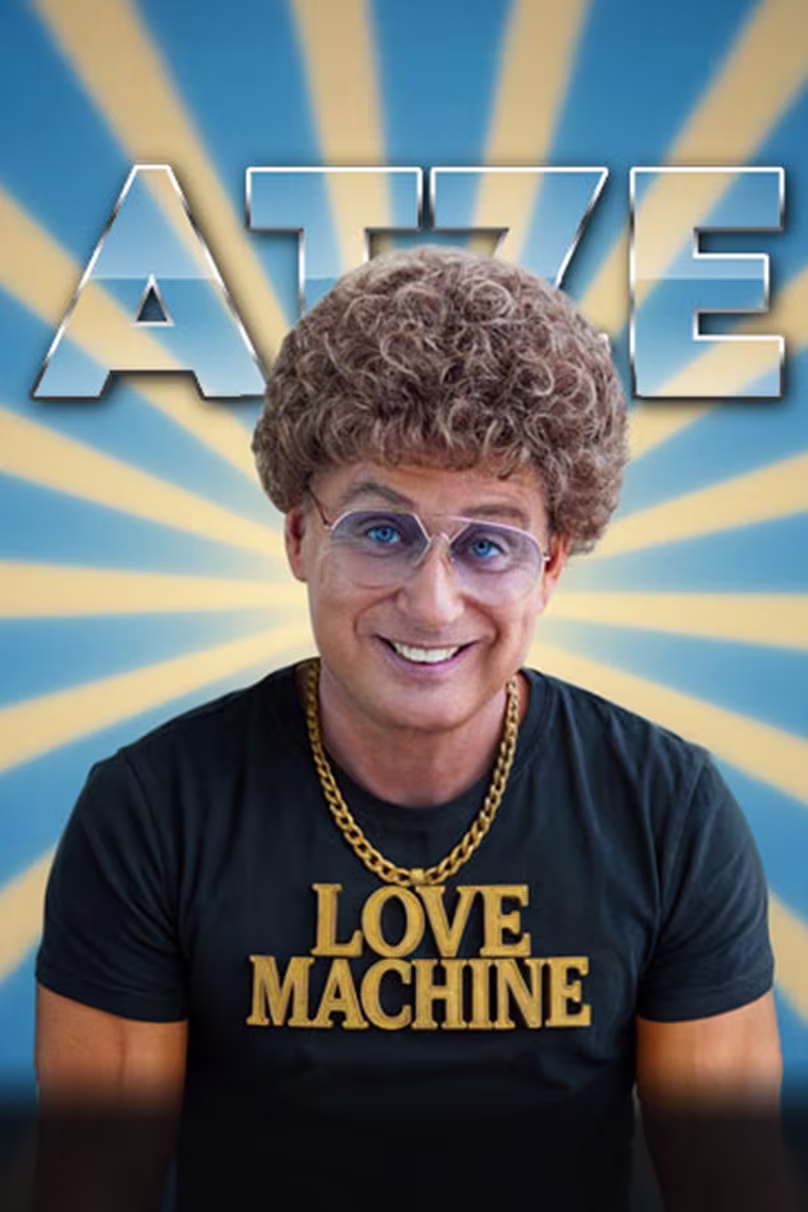 Atze Schröder - Mann mit braunen Locken und Brille