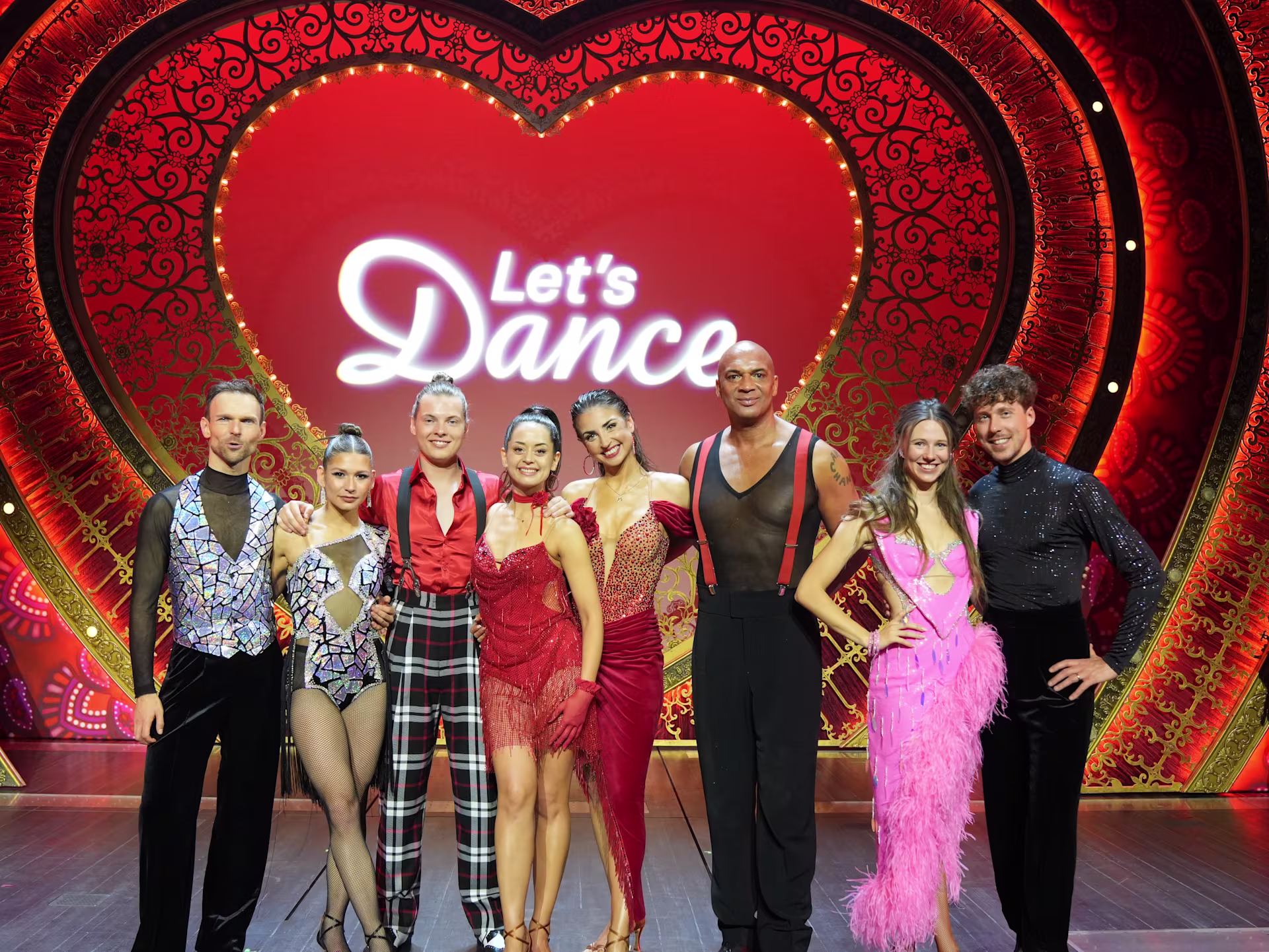 Let's Dance auf Bühne bei Moulin Rouge! Das Musical im Musical Dome Köln