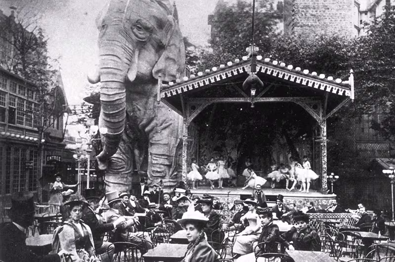 Moulin Rouge Historie, altes schwarz-weiß Foto