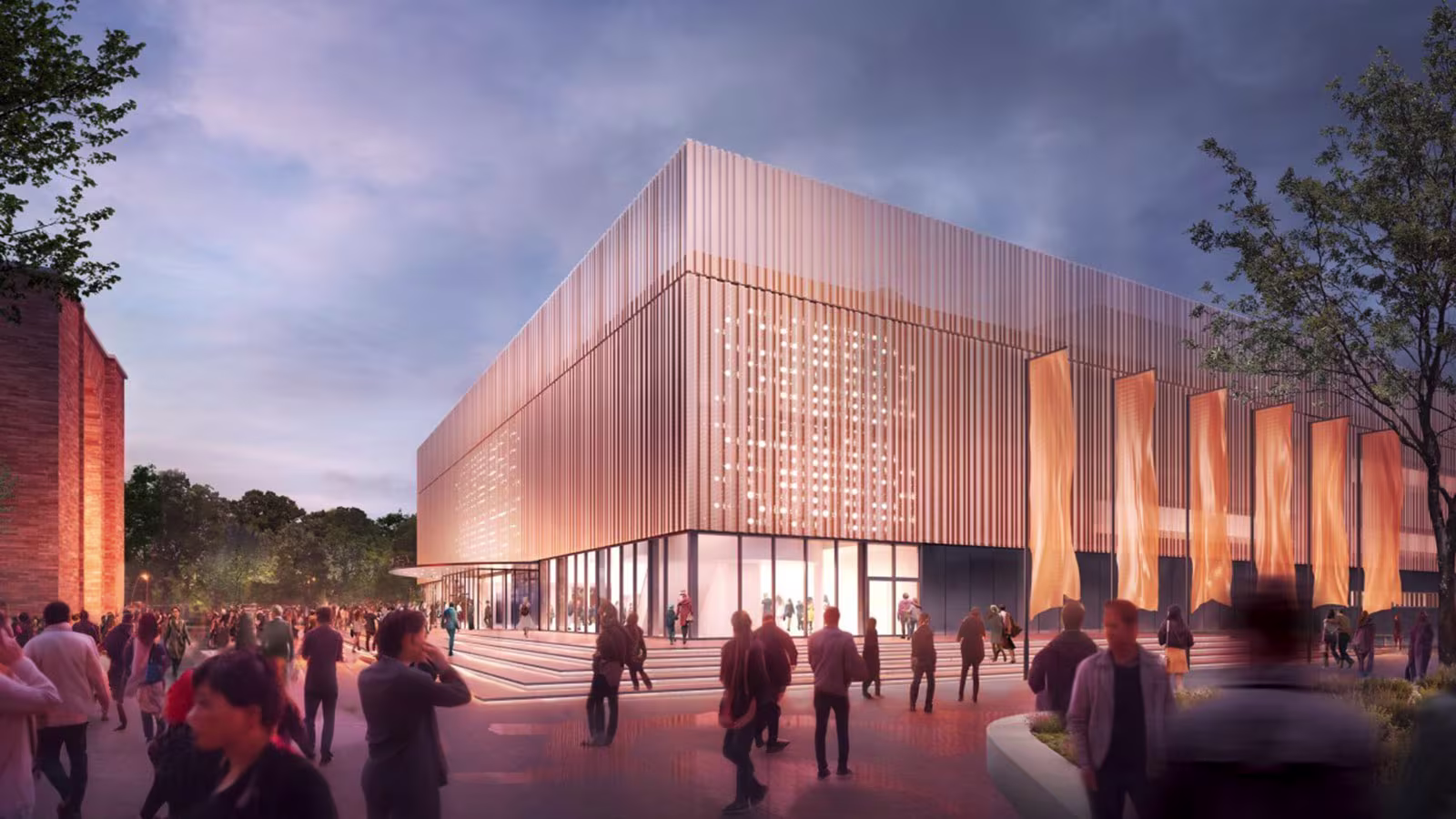 Beleuchtetes Theater von außen mit Menschen davor