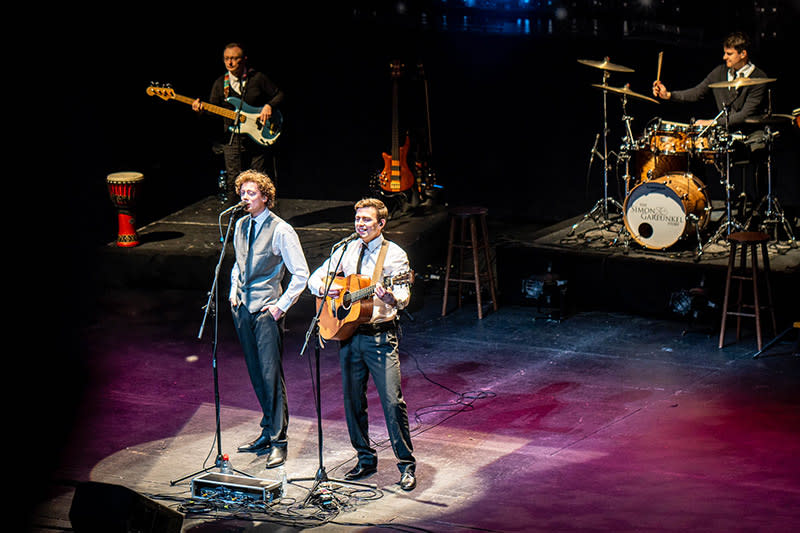 Szeneeinblick in die Aufführung "The Simon and Garfunkel"