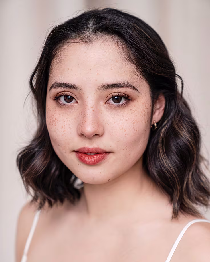 Porträt des Mrs. Doubtfire Cast-Mitglieds Alina Simon