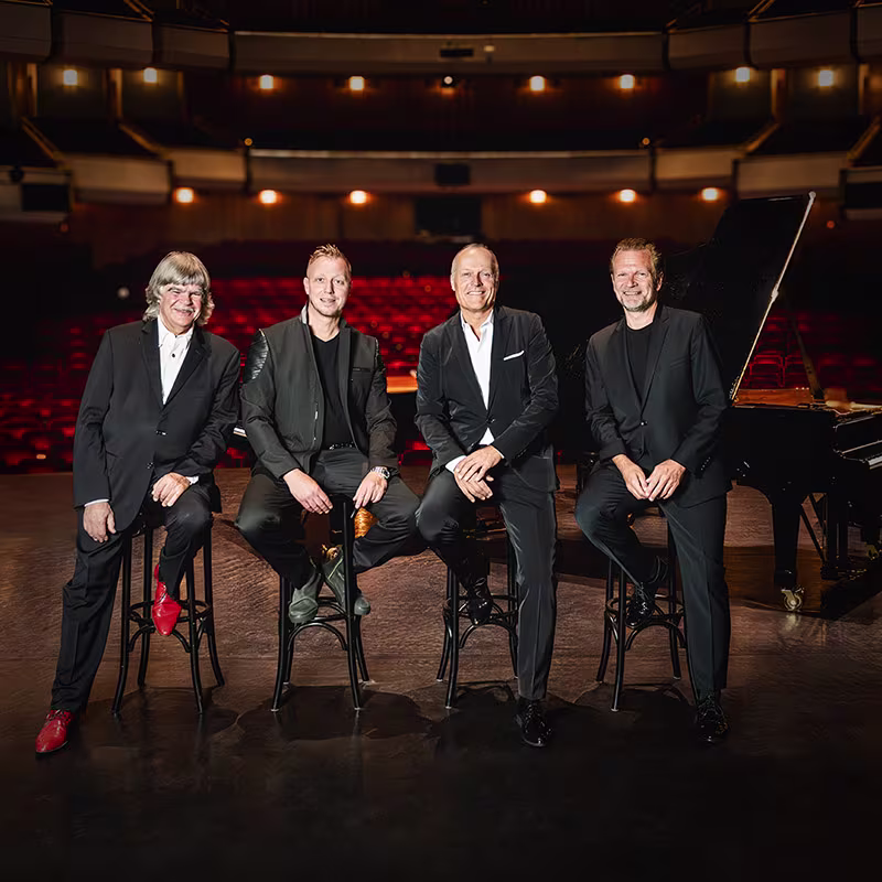 Gruppenfoto der Vier Pianisten