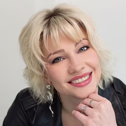 Porträt von Moulin Rouge Cast-Mitglied Jara Buczynski