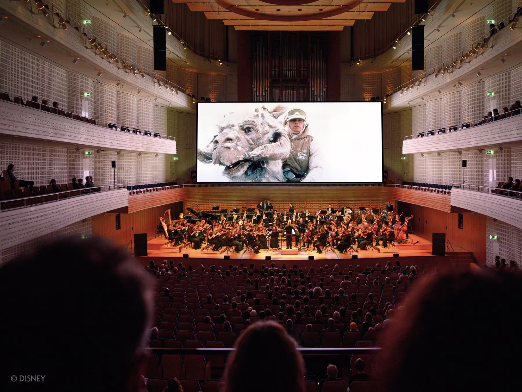 Star Wars in Concert: Film auf Leinwand mit Orchester