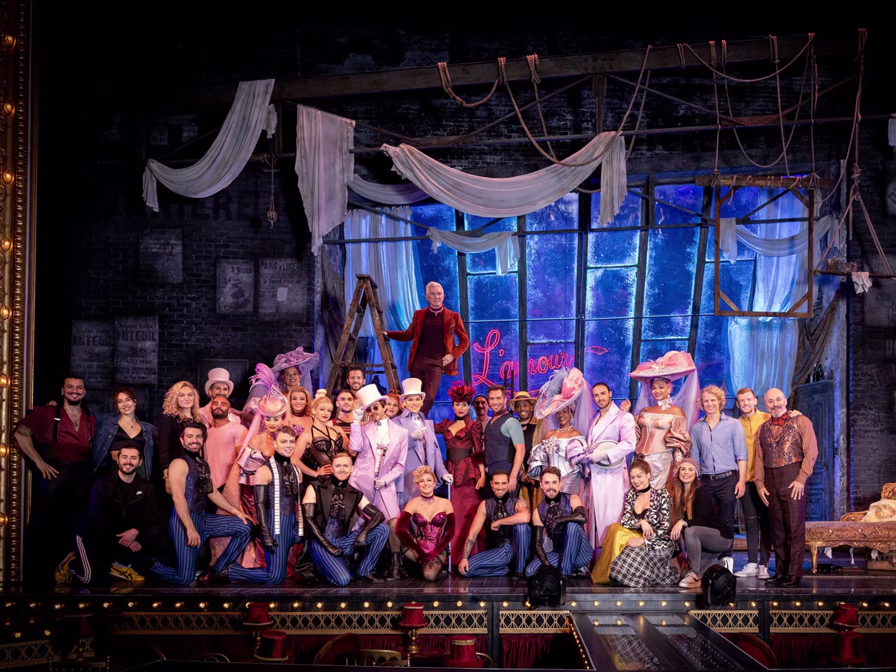 Moulin Rouge! Das Musical Baz Luhrmann mit Cast auf Bühne in Köln