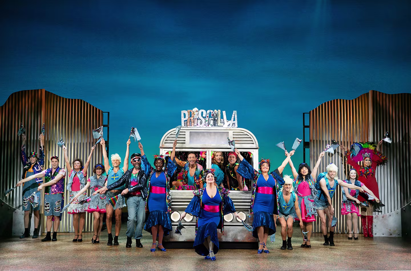 touring-priscilla-queen-of-the-desert-image-galerie-03-credit-darren-bell-1440px