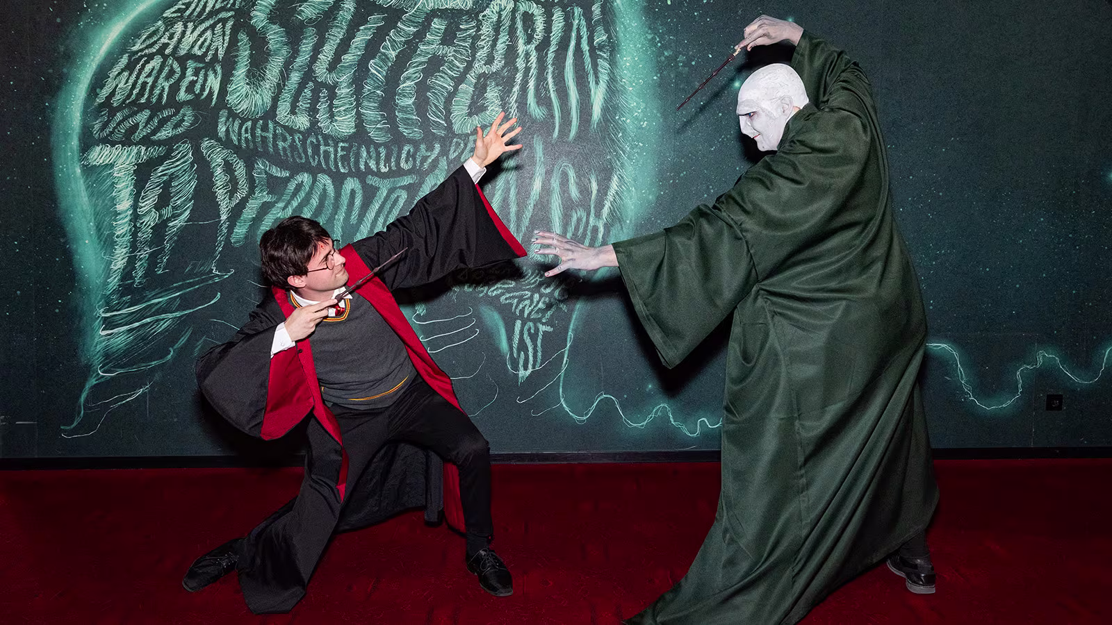Harry Potter Hamburg Kostümwettbewerb, Besucher*innen als Harry Potter und Voldemort verkleidet