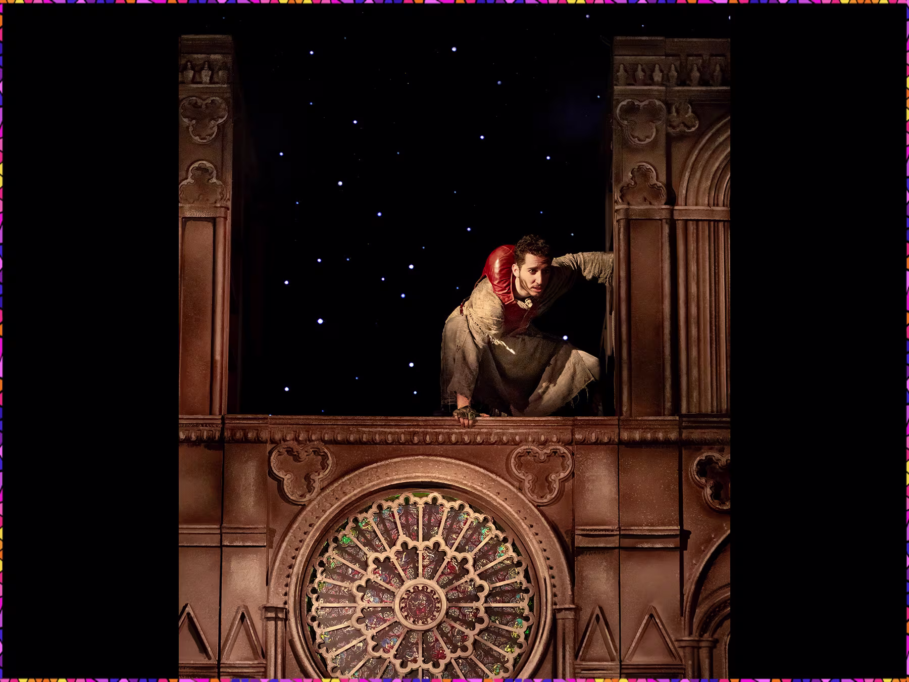 Glöckner von Notre Dame dunkles Bühnenbild mit Glöckner