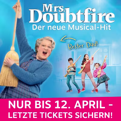 Mrs Doubtfire hält ihren Besen fest und spielt Luftgitarre