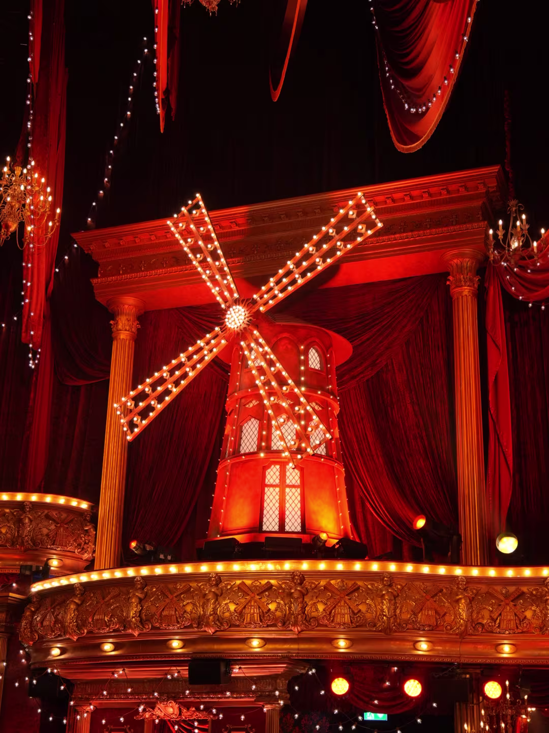 moulin-rouge-themenkampagne-theater-bildergalerie-slide1