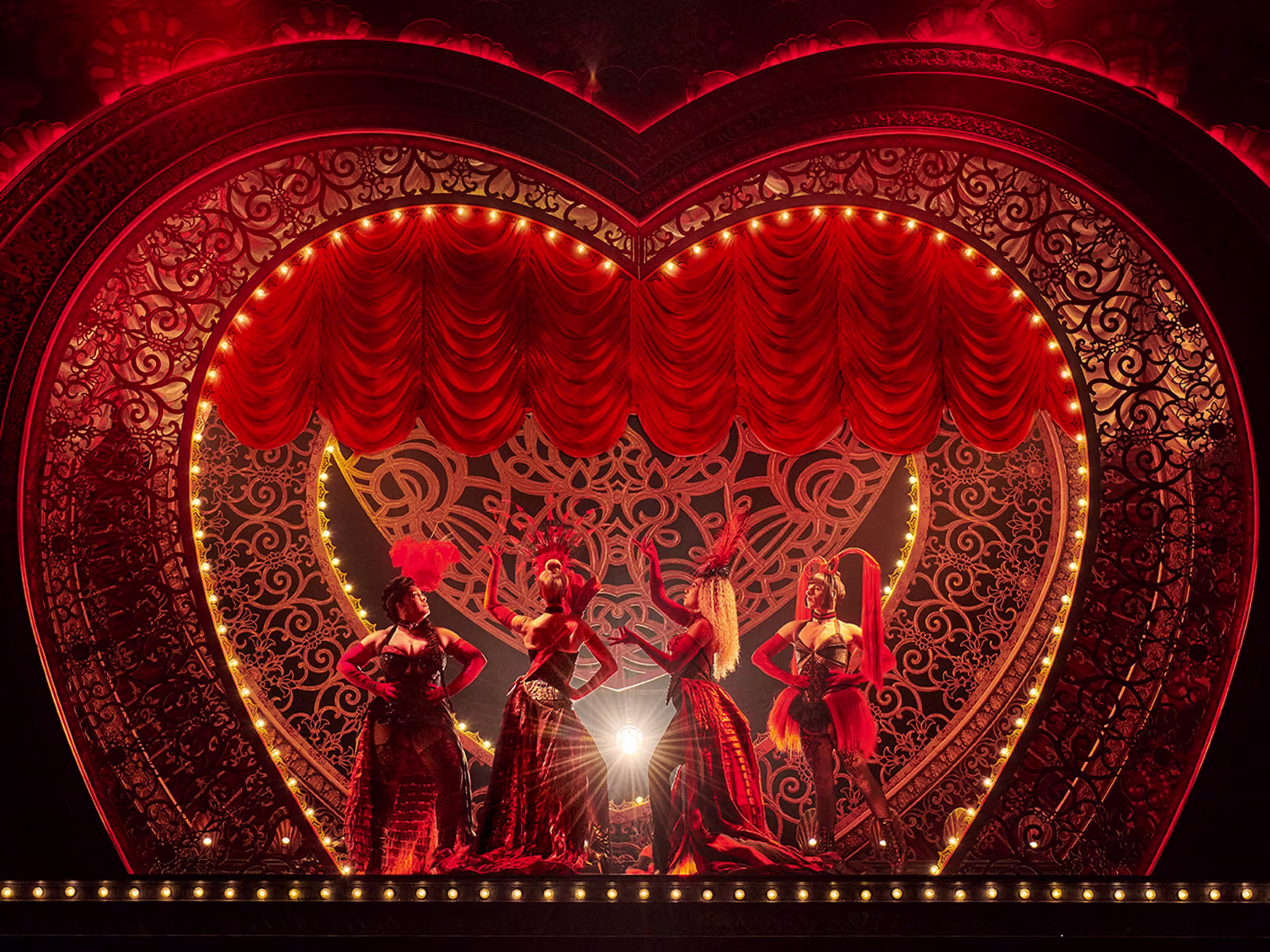 moulin-rouge-london-showfoto-1-bildergalerie-1800x1350px