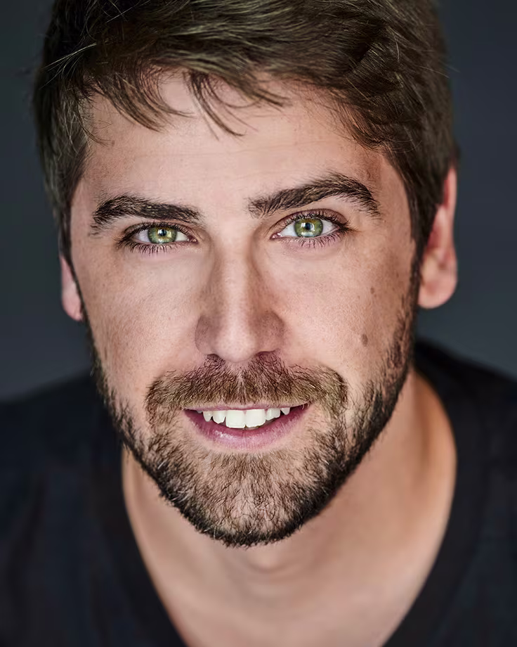 Headshot des Mrs. Doubtfire Darstellers Dustin Smailes