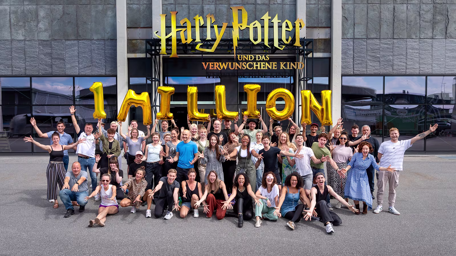 1 Millionen Besuch bei Harry Potter mit Luftballons