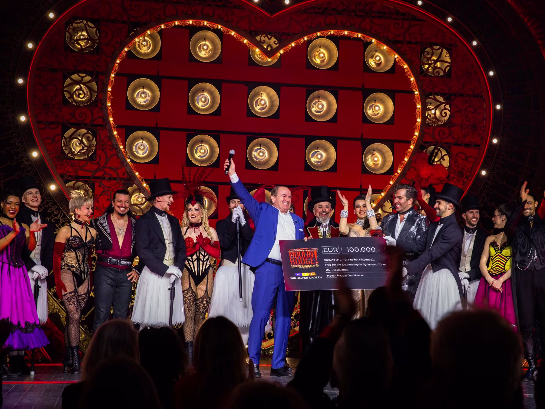 Moulin Rouge! Das Musical Scheckübergabe RTL Spendenmarathon