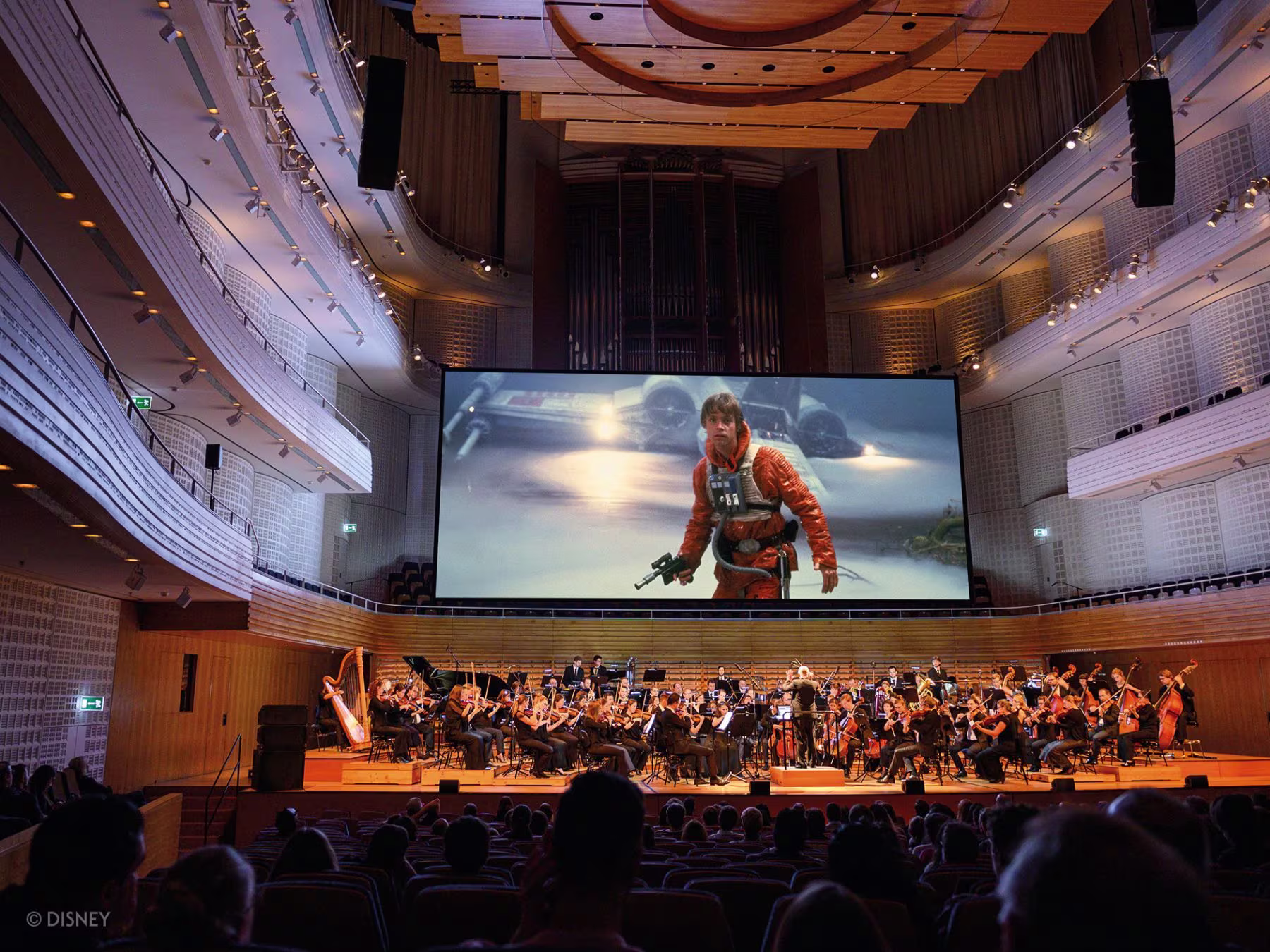 Star Wars in Concert: Film auf Leinwand mit Orchester