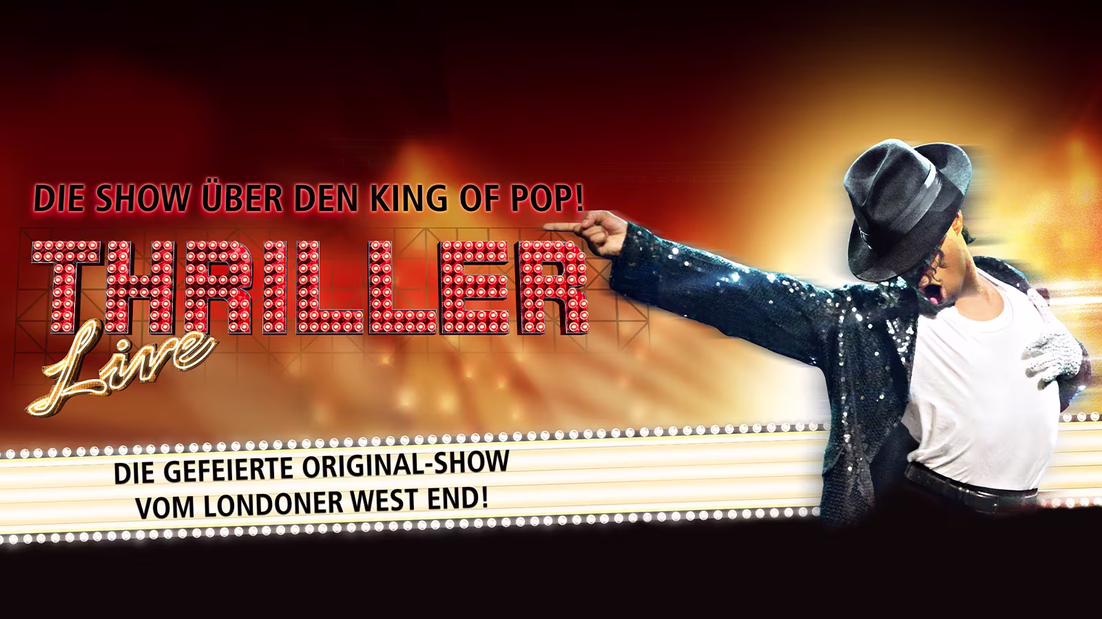 Michael Jackson zeigt auf das Logo von Thriller Live. Er trägt einen schwarzen Hut, ein weisses Shirt und eine schwarze Pailletten Jacke