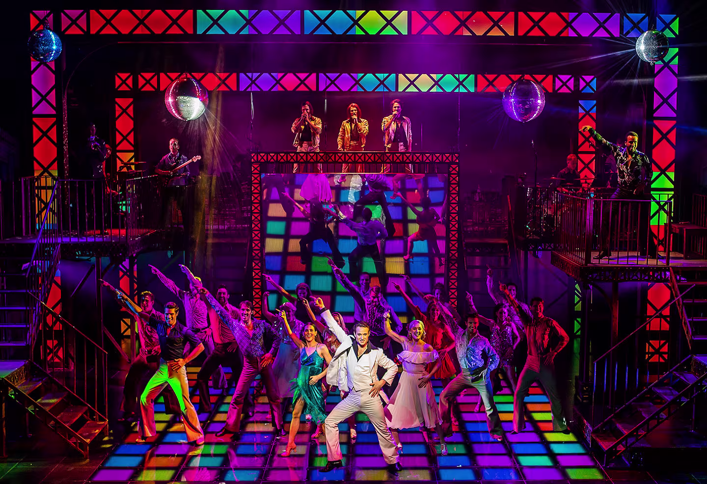 touring-saturday-night-fever-image-galerie-01-credit-pamela-raith-1440px