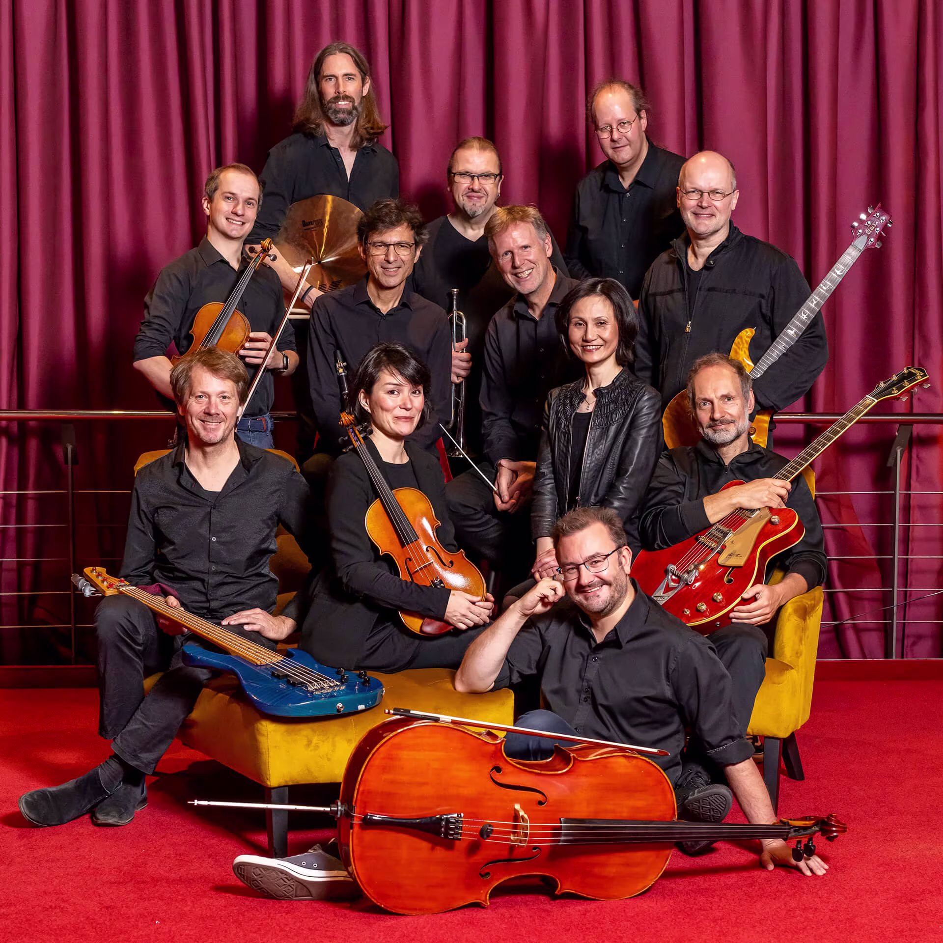 Gruppenfoto der Moulin Rouge Band 