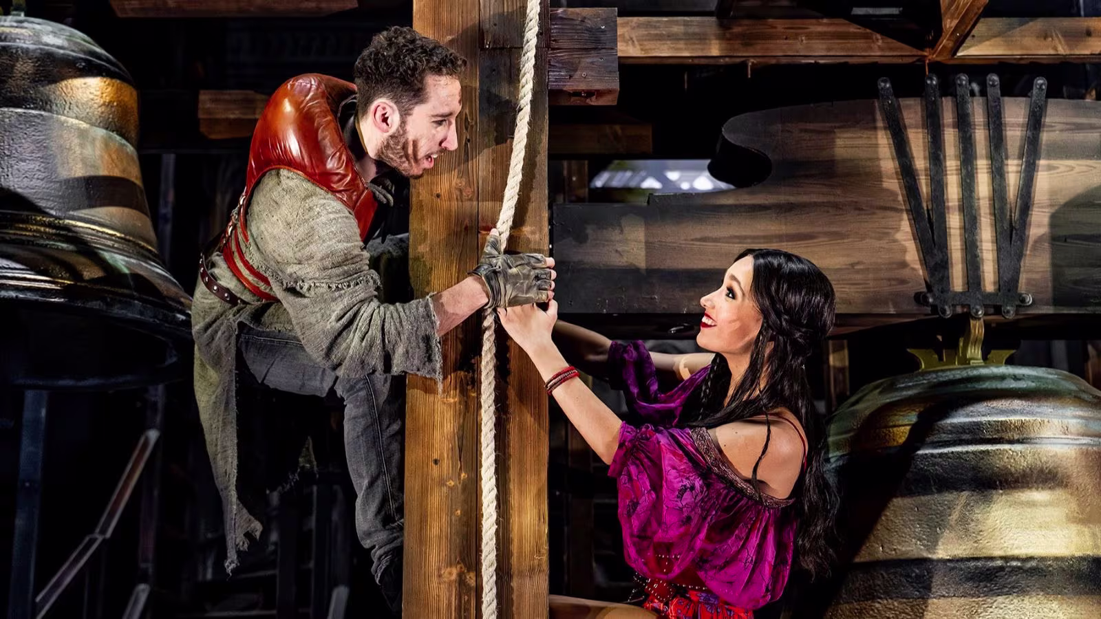 Quasimodo und Esmeralda in Disney Der Glöckner von Notre Dame