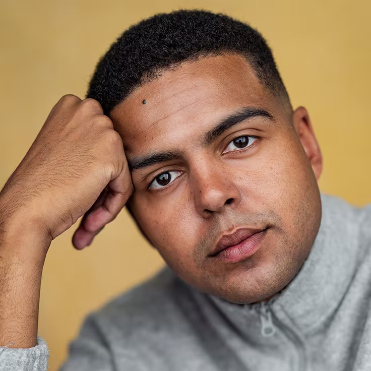 Headshot von Kinky Boots Cast-Mitglied Kofi Dennis