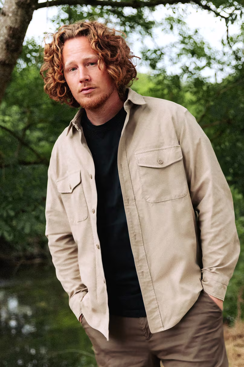 Michael Schulte vor Bäumen