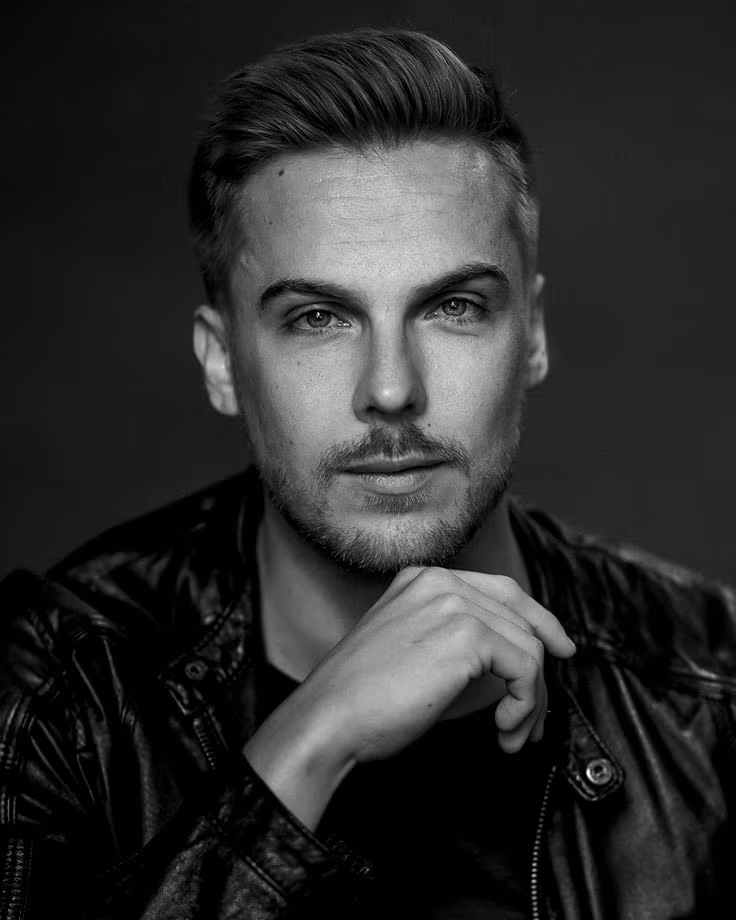 Porträt des Starlight Express Darstellers Simon Tofft