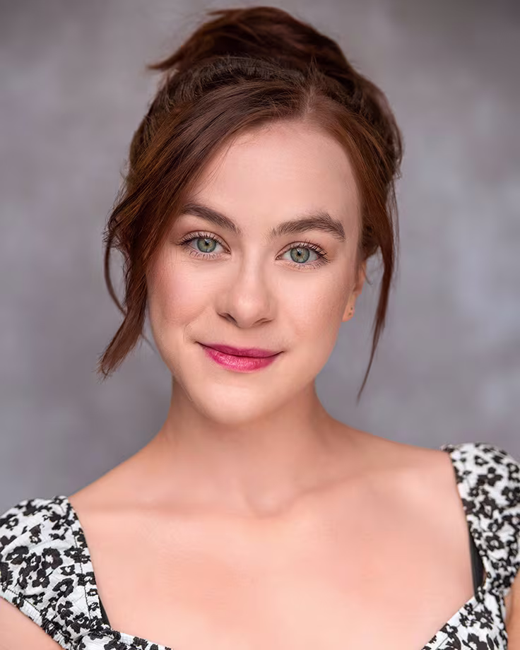 Porträt des Mrs. Doubtfire Cast-Mitglieds Laya Höfling