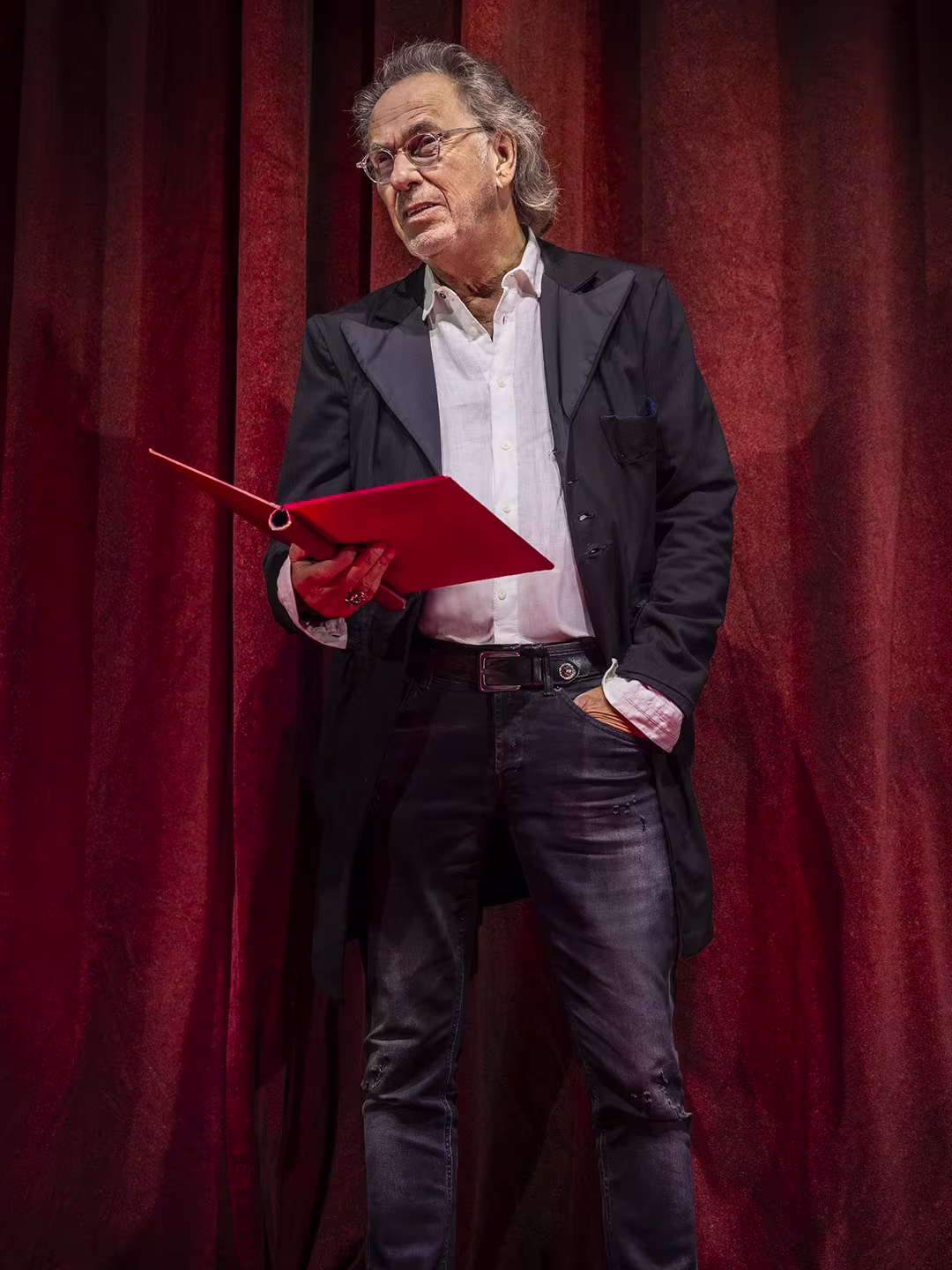 rocky-horror-show-handlung-galerie-10-hugo-egon-balder-credit-jochen-quast-1080x1440-2024
