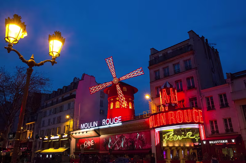Moulin Rouge Gebäude in Paris 