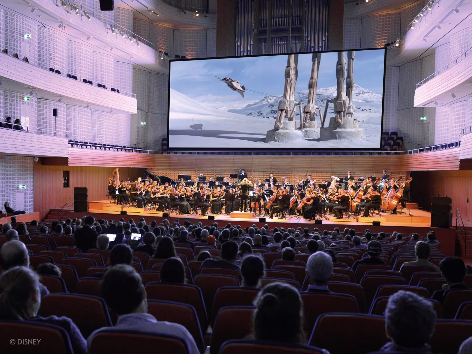 Star Wars in Concert: Film auf Leinwand mit Orchester