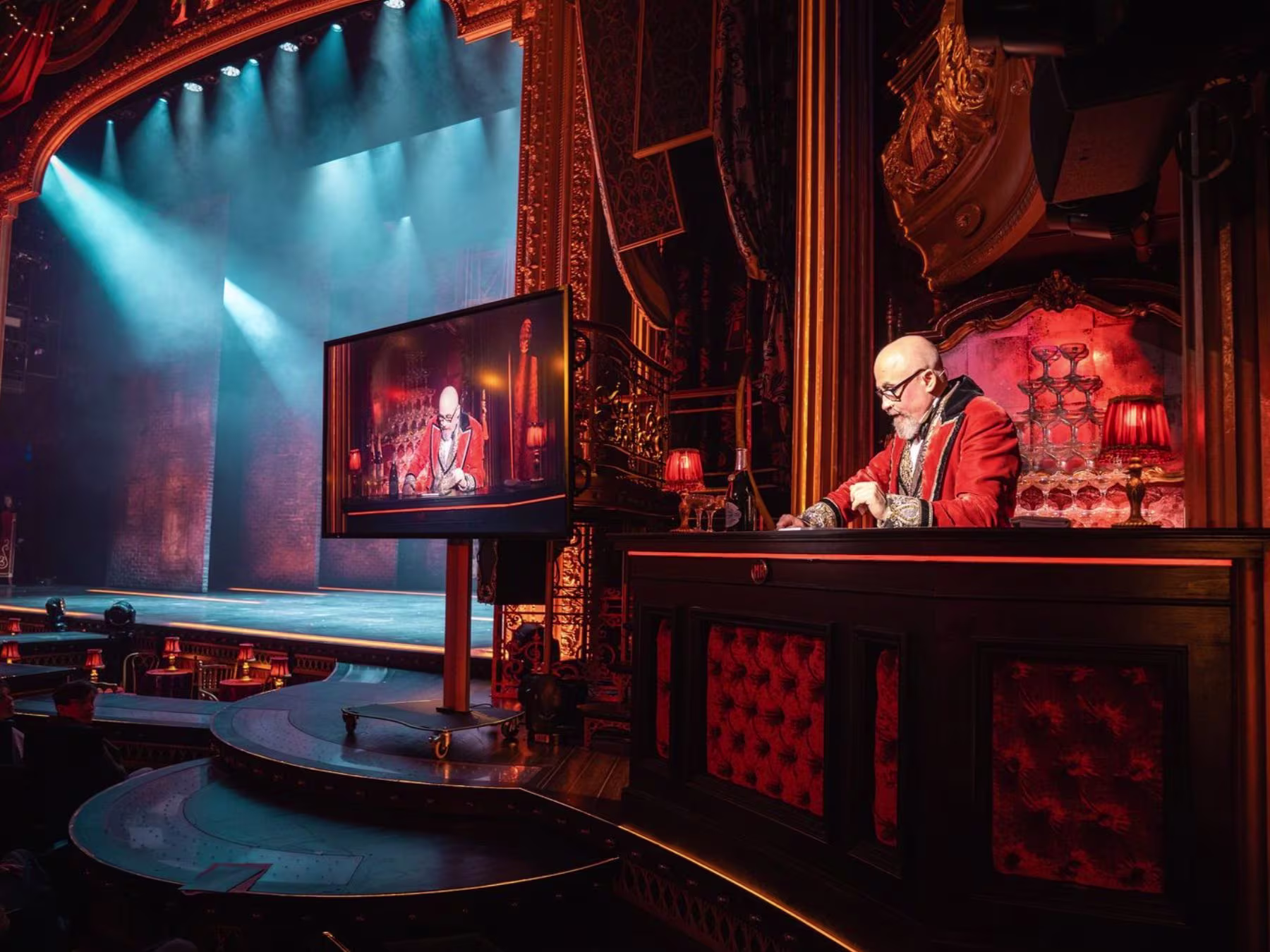 Moulin Rouge! Das Musical Harald Zidler auf der Bühne in Köln