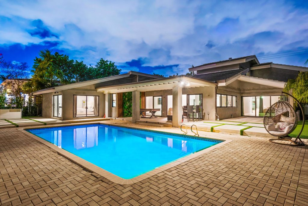 Los Angeles, Miami and Cabo Rentals Available This Summer - Image 15