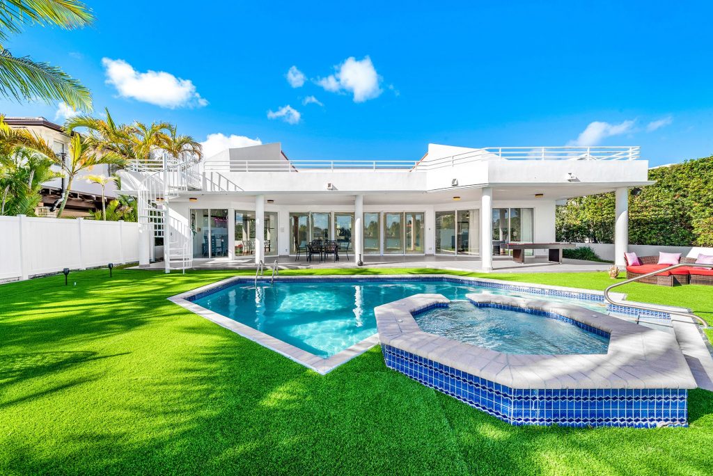 Los Angeles, Miami and Cabo Rentals Available This Summer - Image 13