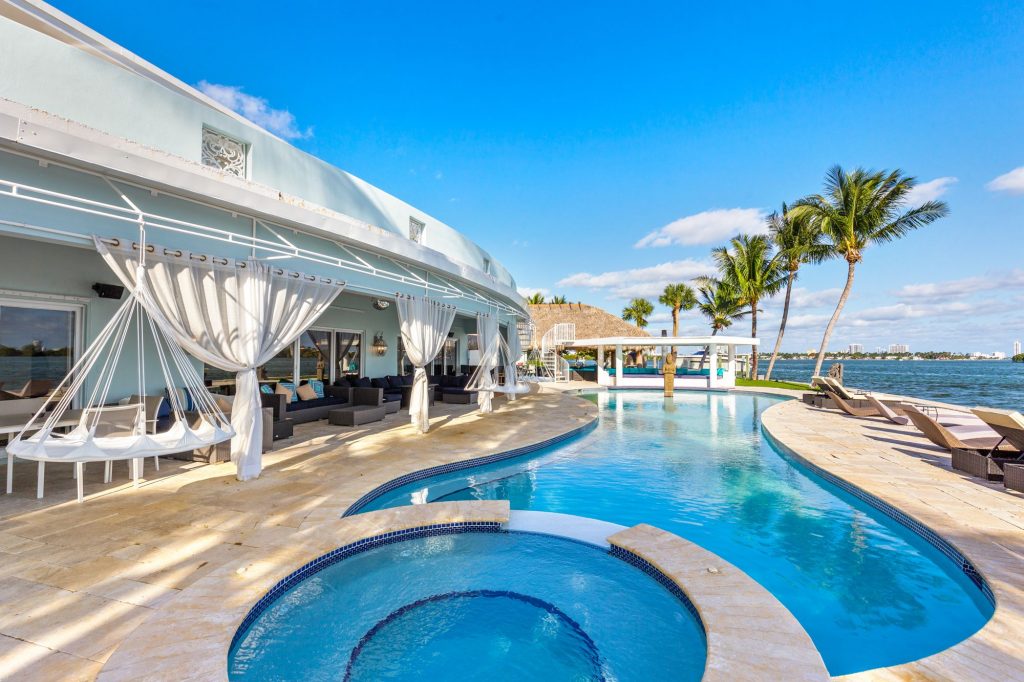 Los Angeles, Miami and Cabo Rentals Available This Summer - Image 10