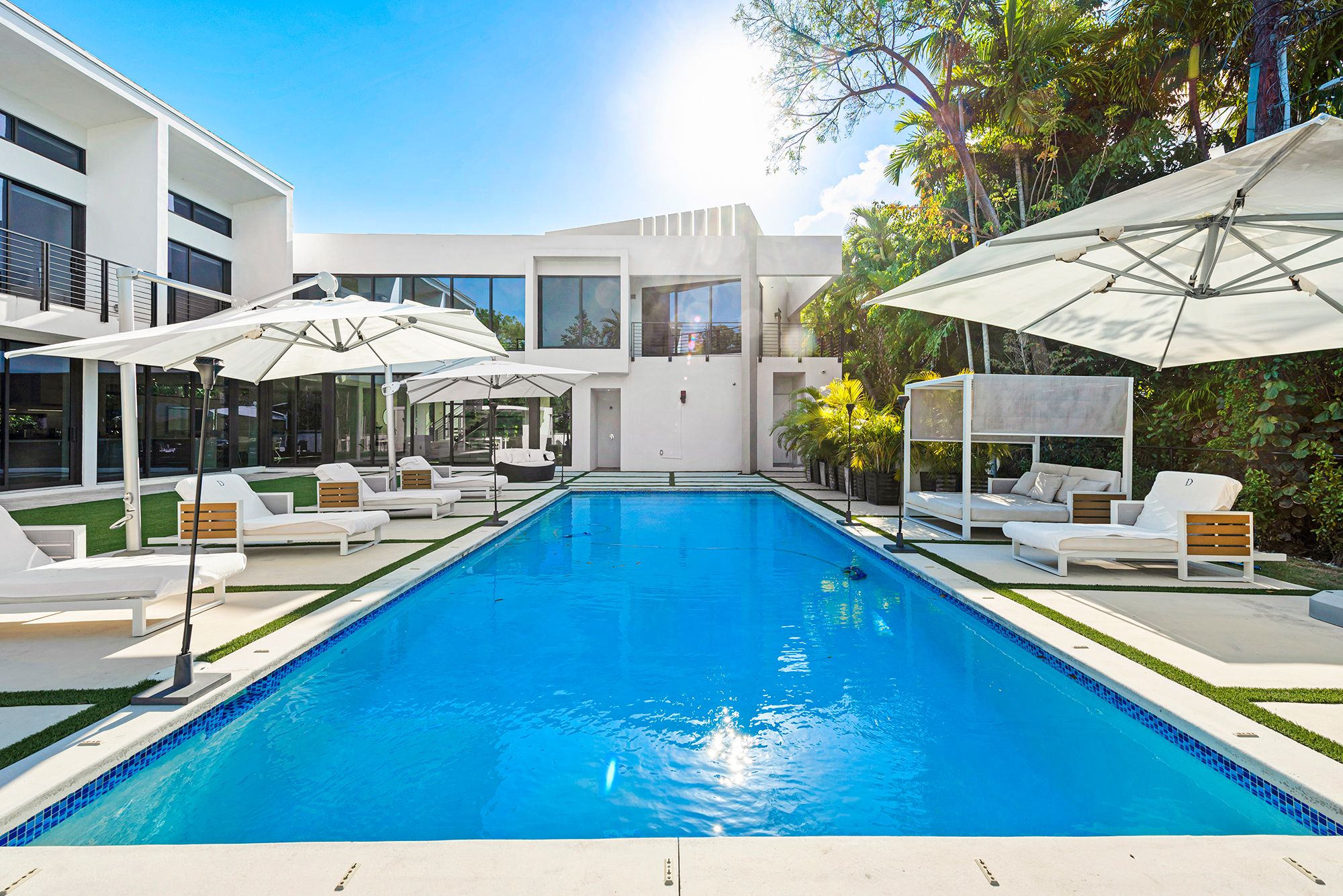 Los Angeles, Miami and Cabo Rentals Available This Summer