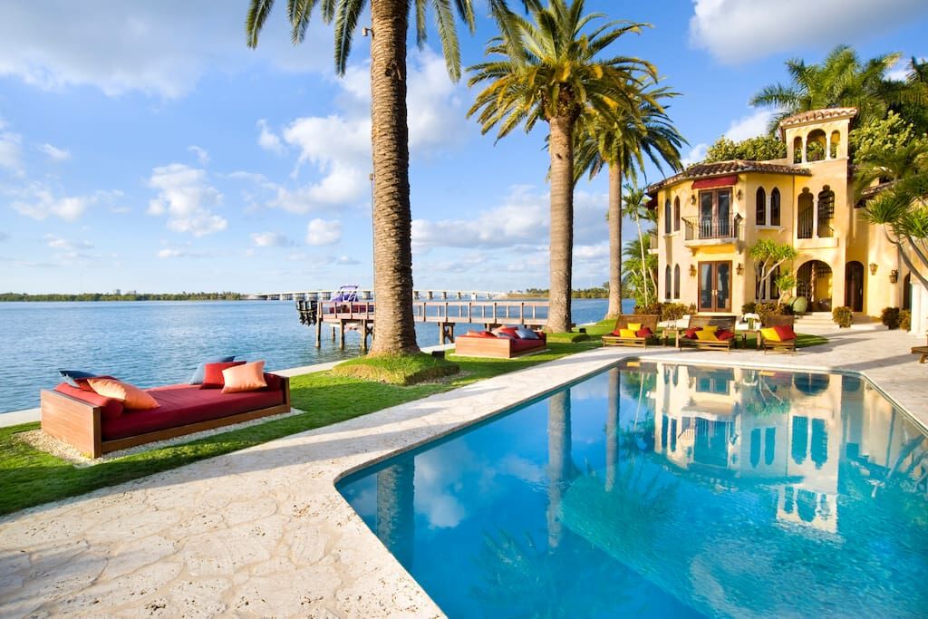 Book your luxurious Super Bowl accommodation now! - Image 8