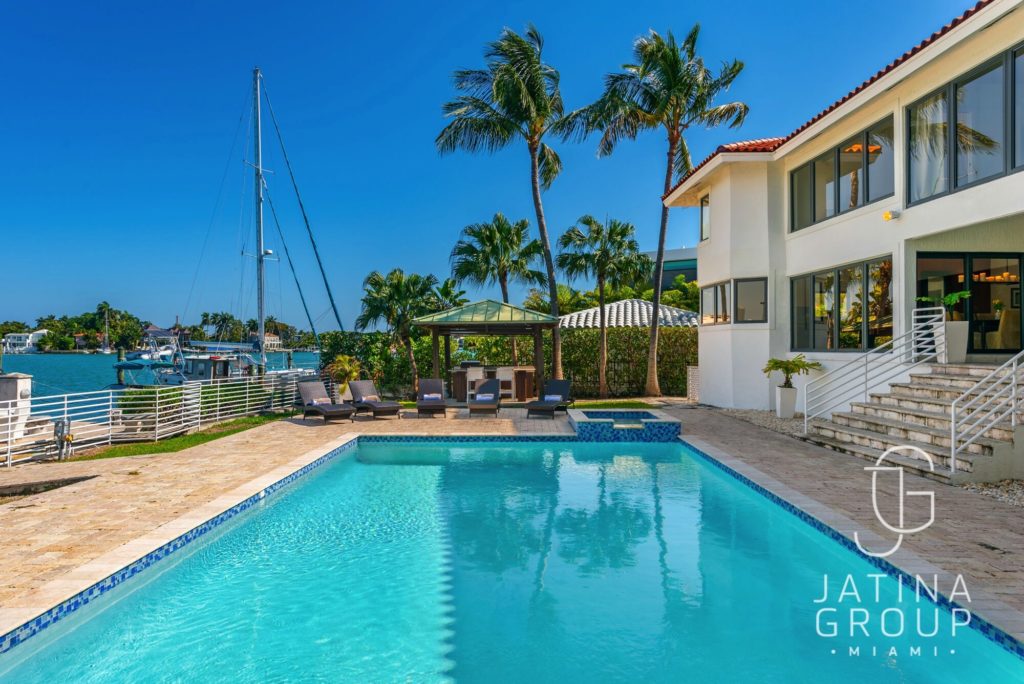 Book your luxurious Super Bowl accommodation now! - Image 7