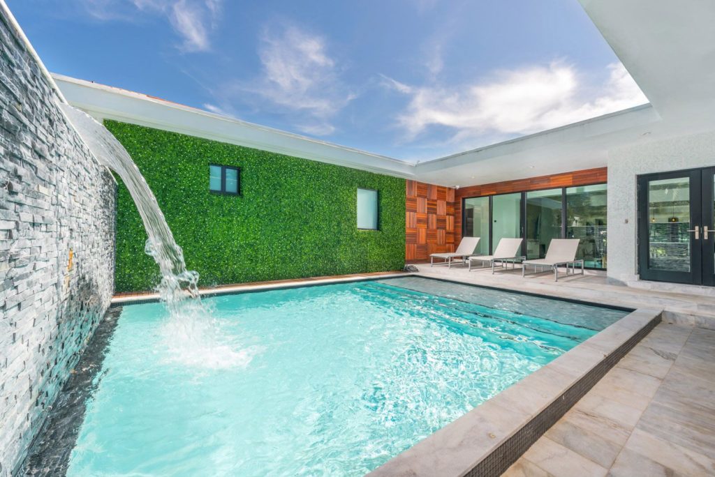 Book your luxurious Super Bowl accommodation now! - Image 4