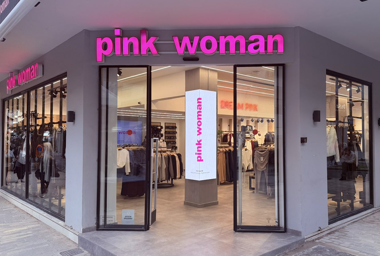 pink-woman-xalandri-2