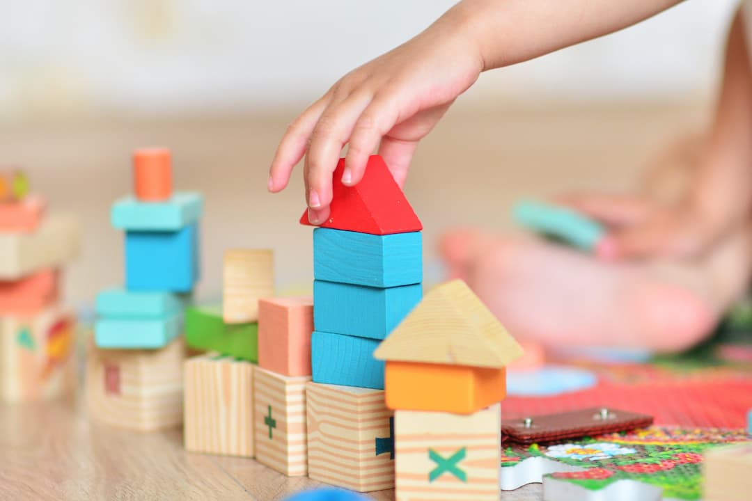 Zabawki dla 2-latka – ranking 18 zabawek, które rozwiną Twoje dziecko