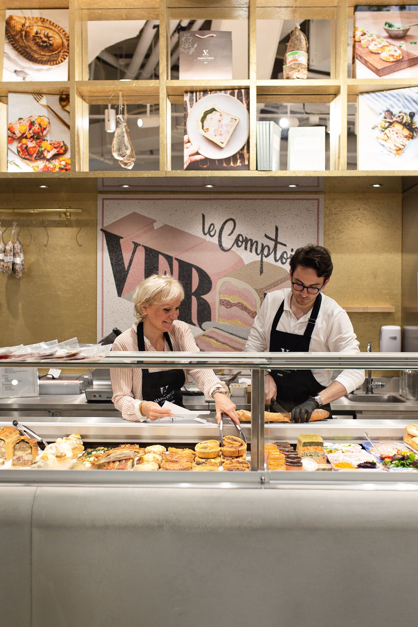paris breakfasts: Galeries Lafayette Champs-Élysées, kiosques à journaux