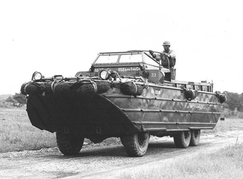 AMPHIBIOUS VEHICLE DUKW image